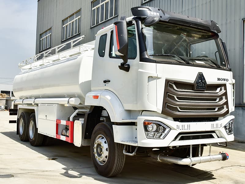 شاحنة صهريج وقود SINOTRUCK HOWO NX 300HP 