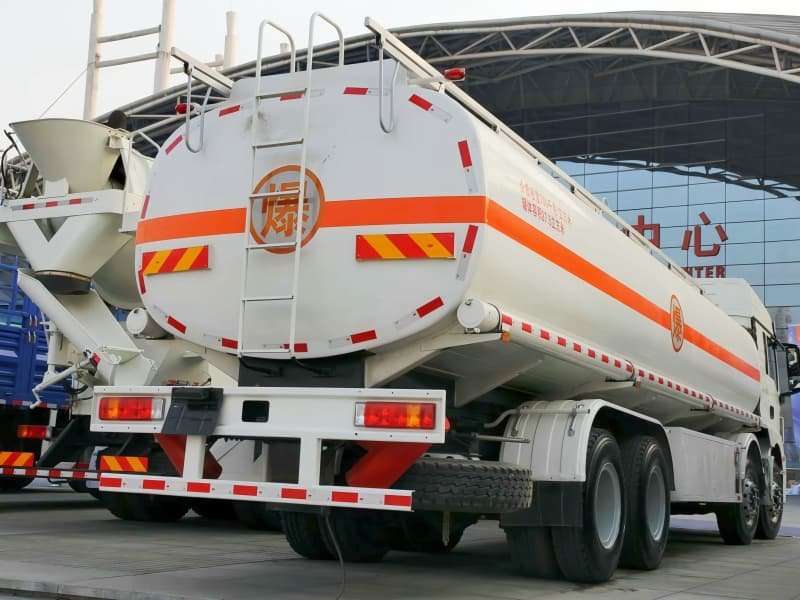 شاحنة صهريج الوقود SHACMAN M3000