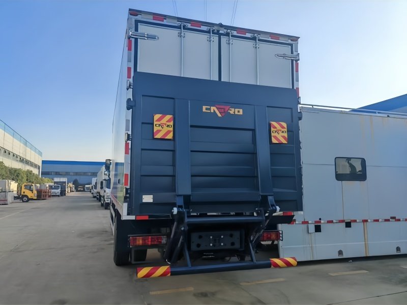 شاحنة مبردة SINOTRUCK HOWO 4x2