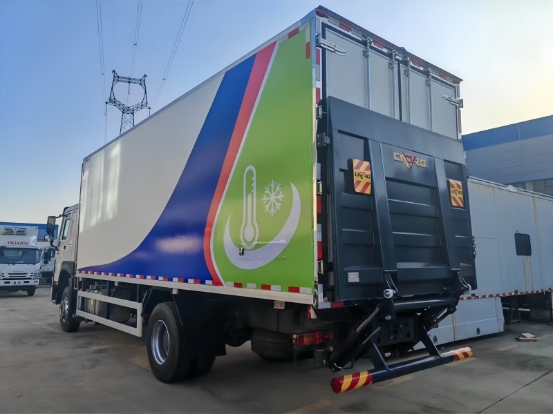 شاحنة مبردة SINOTRUCK HOWO 4x2