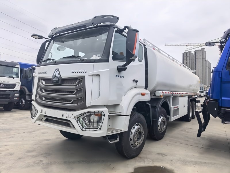 شاحنة صهريج وقود HOWO NX 371