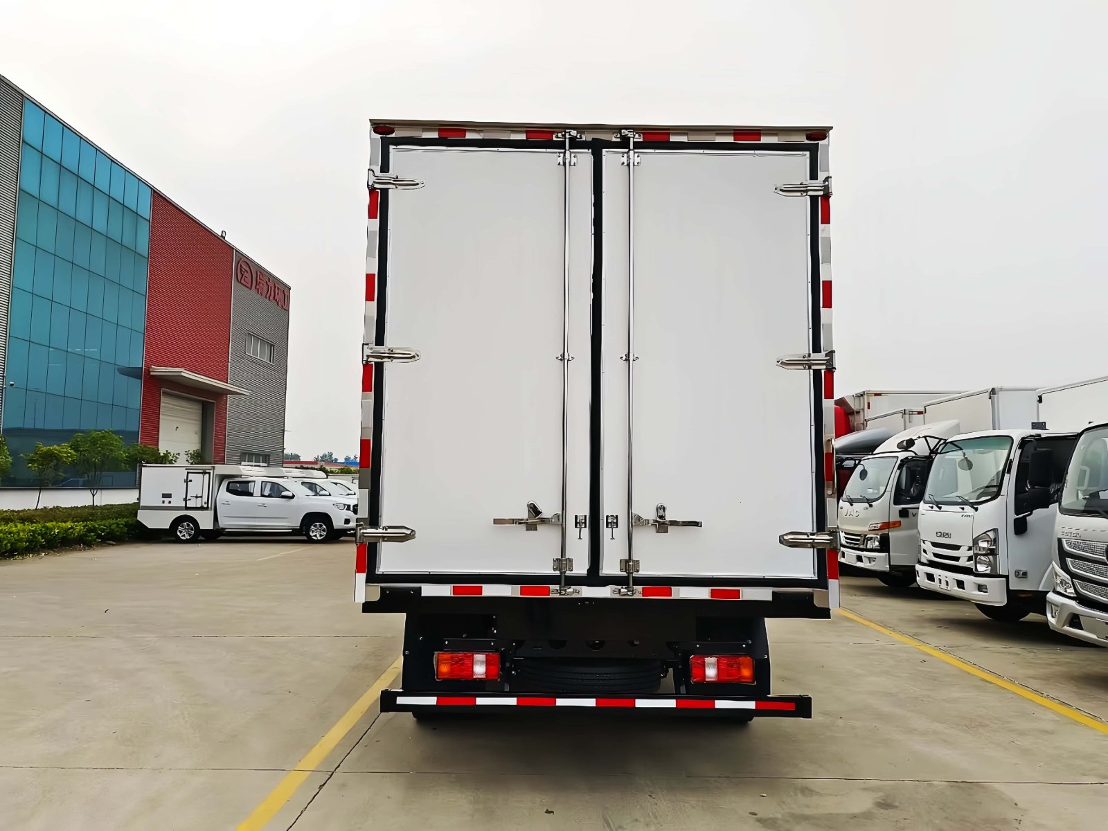 Camion frigorifique HOWO 4x2 10 tonnes