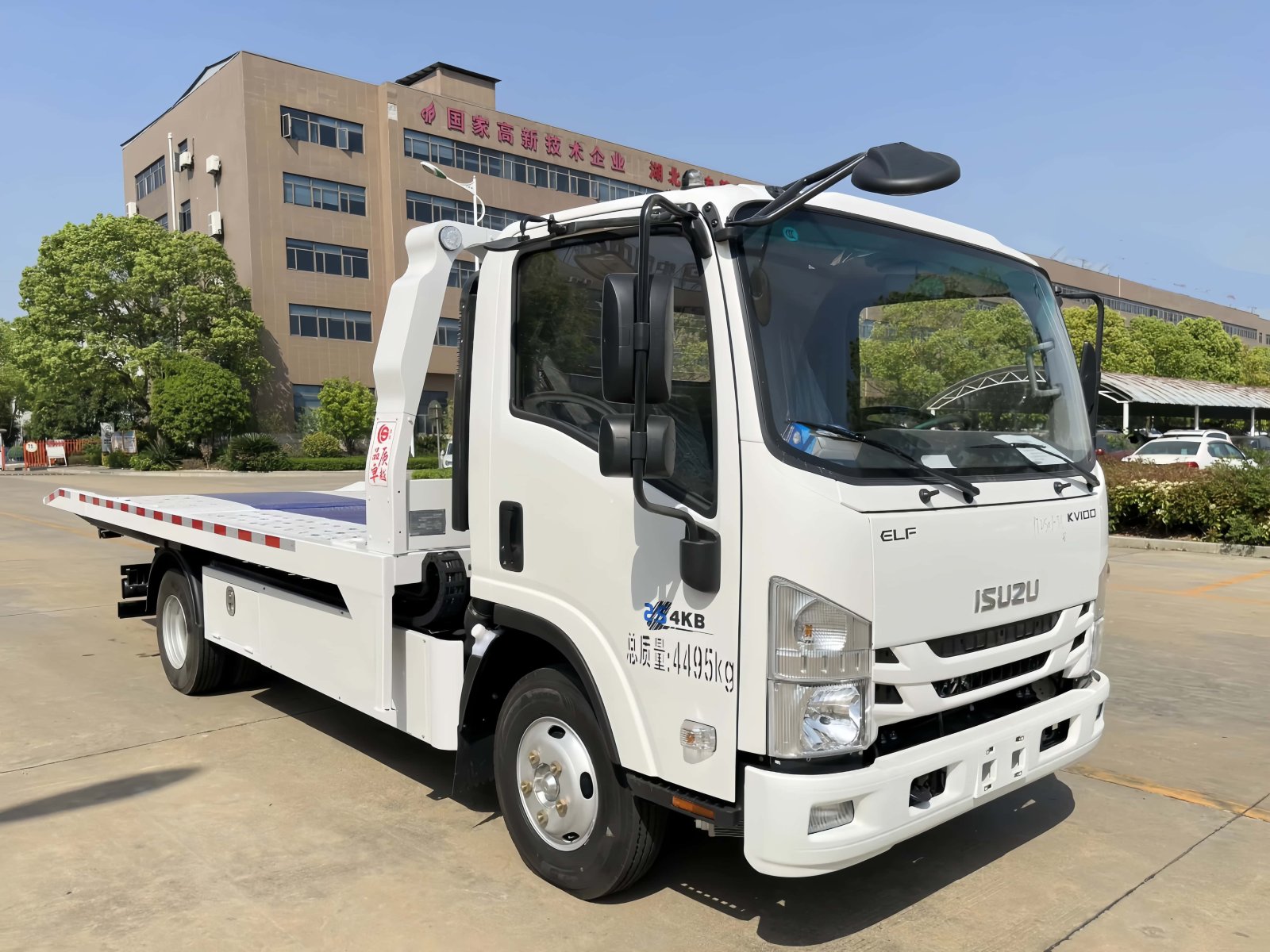 Camion de remorquage à plateau ISUZU KV100 4x2 5 tonnes 
