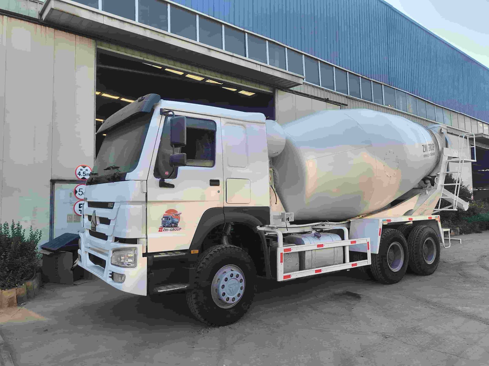 ​Camion malaxeur à béton HOWO 380HP 6×4