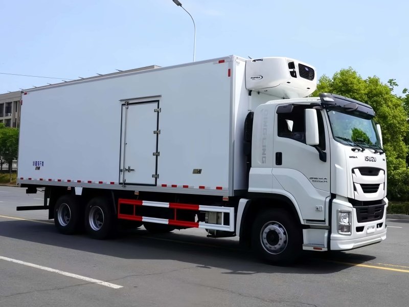 Camion frigorifique ISUZU GIGA 6x4 de 15 tonnes