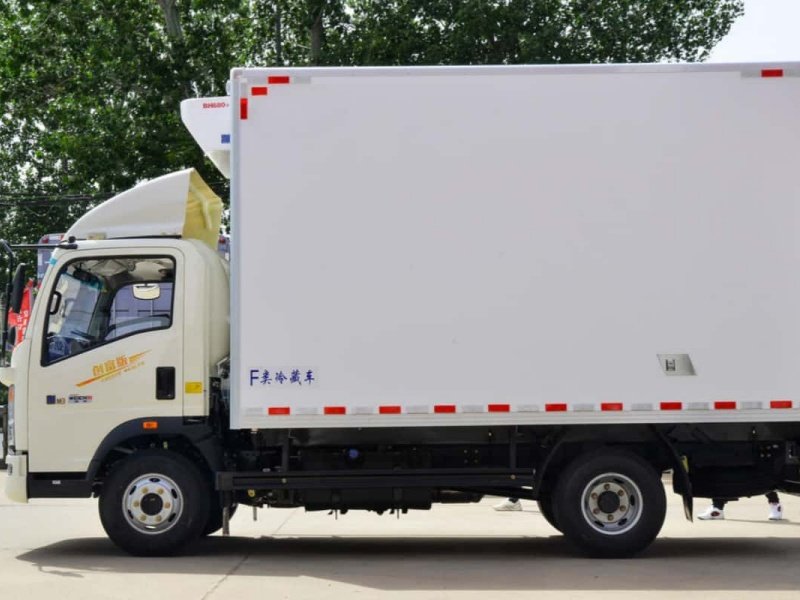 Camion frigorifique SINOTRUCK HOWO 160HP 4x2