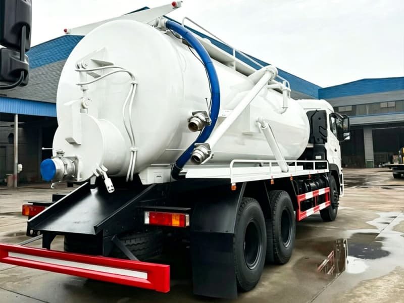 DONGFENG 6x4 15 CBM camion d’aspiration des eaux usées