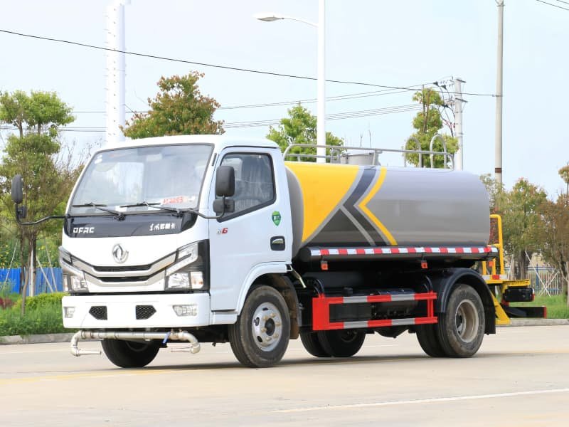 Camion arroseur d’occasion DONGFENG 4x2 5cbm