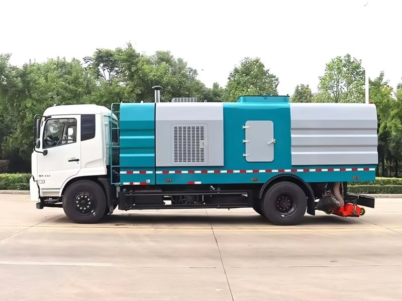Camion balayeuse routière DONGFENG 4x2 9 CBM