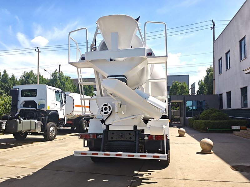 Camion malaxeur à béton HOWO TX 6x4 371 ch