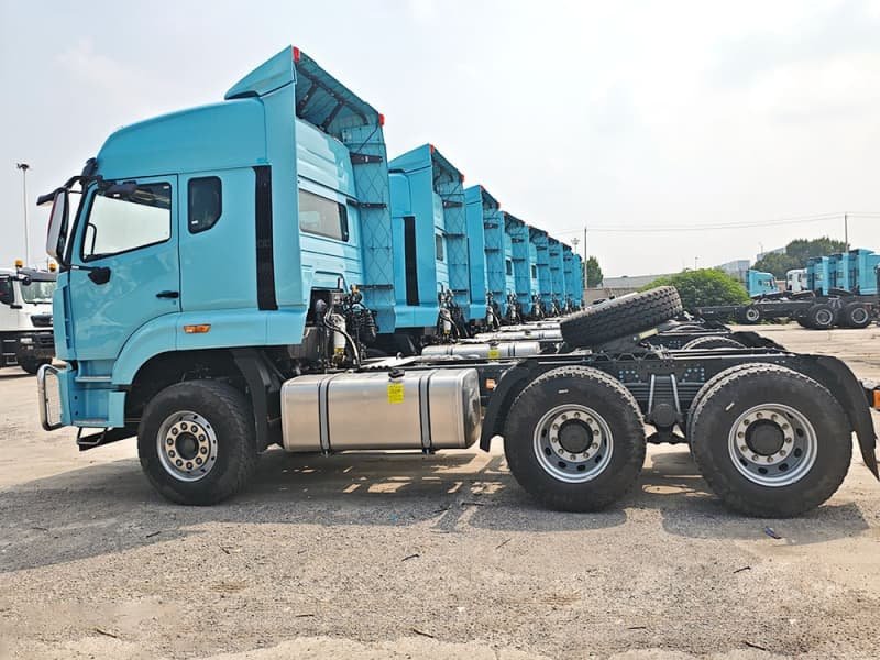 Caminhão-trator SINOTRUCK HOWO NX 400 6x4