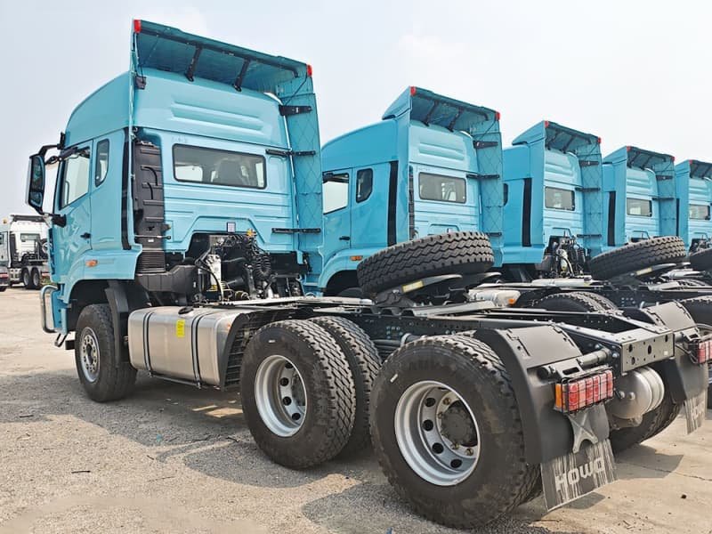 Caminhão-trator SINOTRUCK HOWO NX 400 6x4