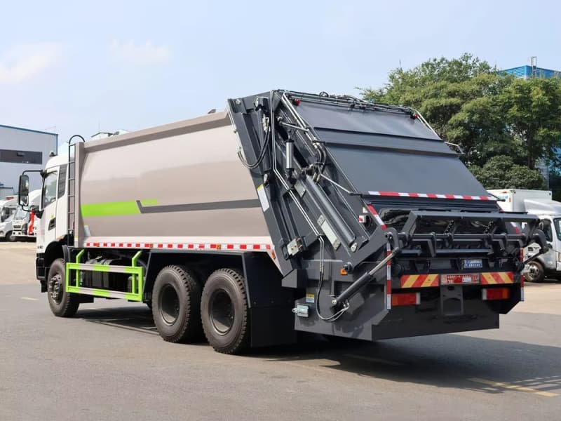 Marco municipal: 50 caminhões compactadores de lixo da ZW GROUP entregues a Gana