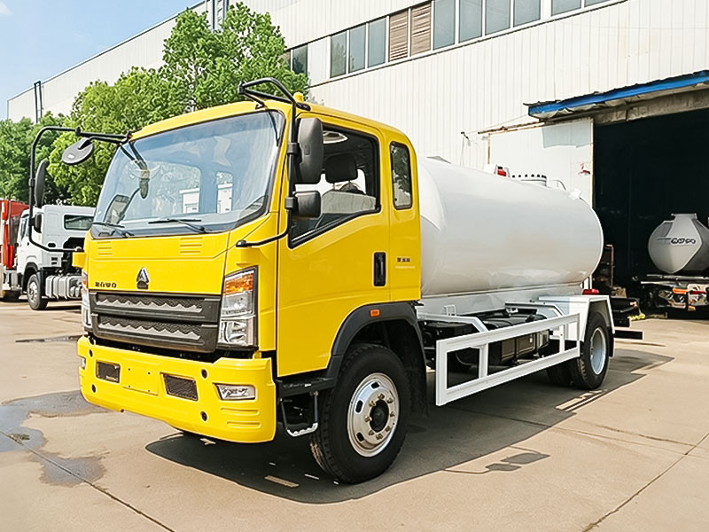 Caminhão LPG HOWO 4x2 10 cbm