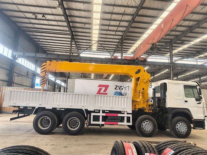 Camión HOWO 375 con grúa de pluma recta XCMG