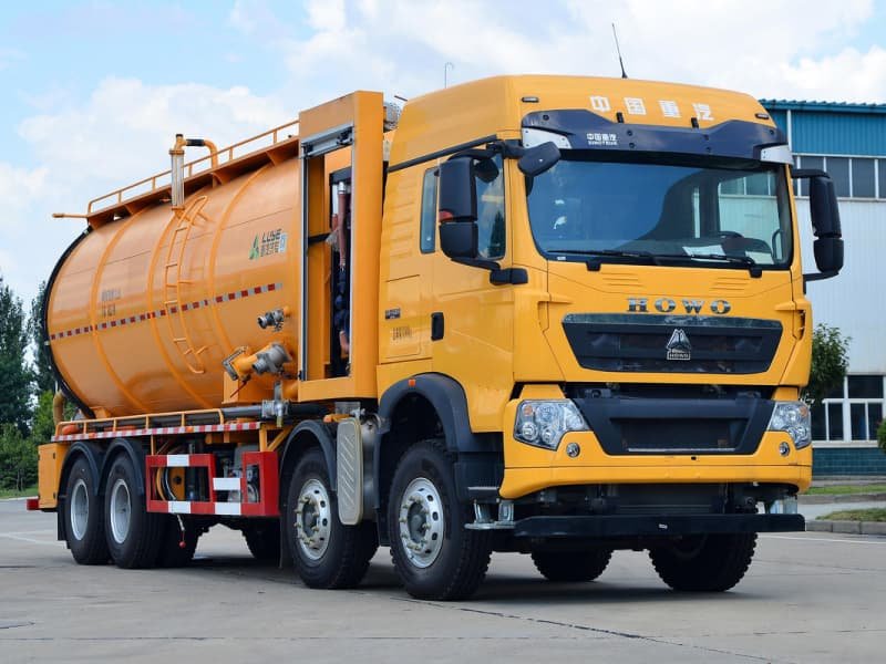 Camión de succión de aguas residuales al vacío HOWO TX7 8x4