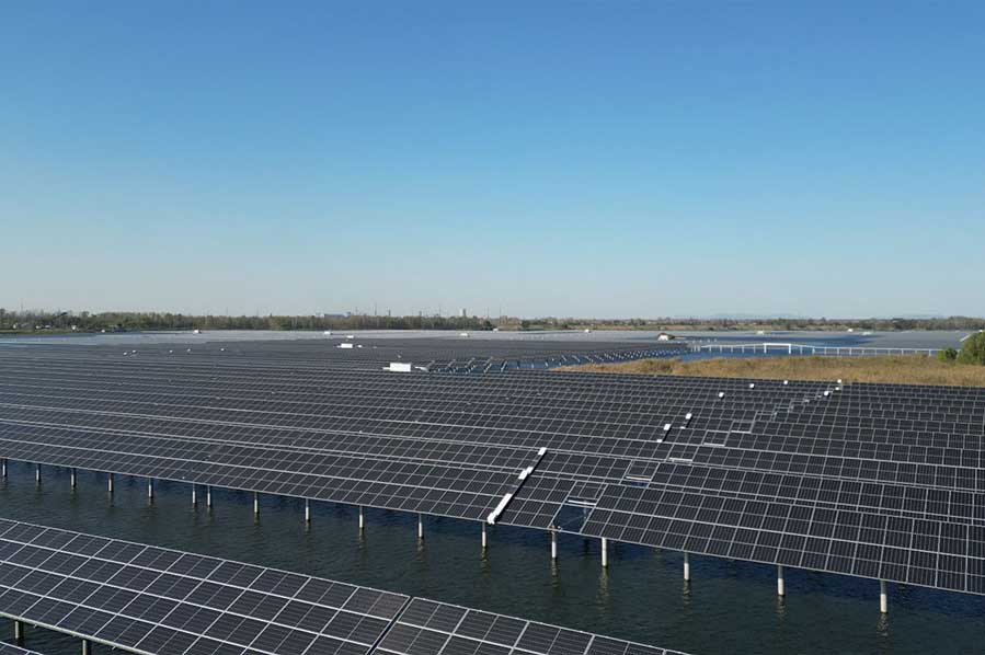 Dust shading on photovoltaic panels reduces power generation，making regular professional cleaning essential