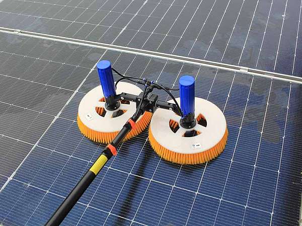 X2. Dual-Head Handheld Disc Cleaning Brush