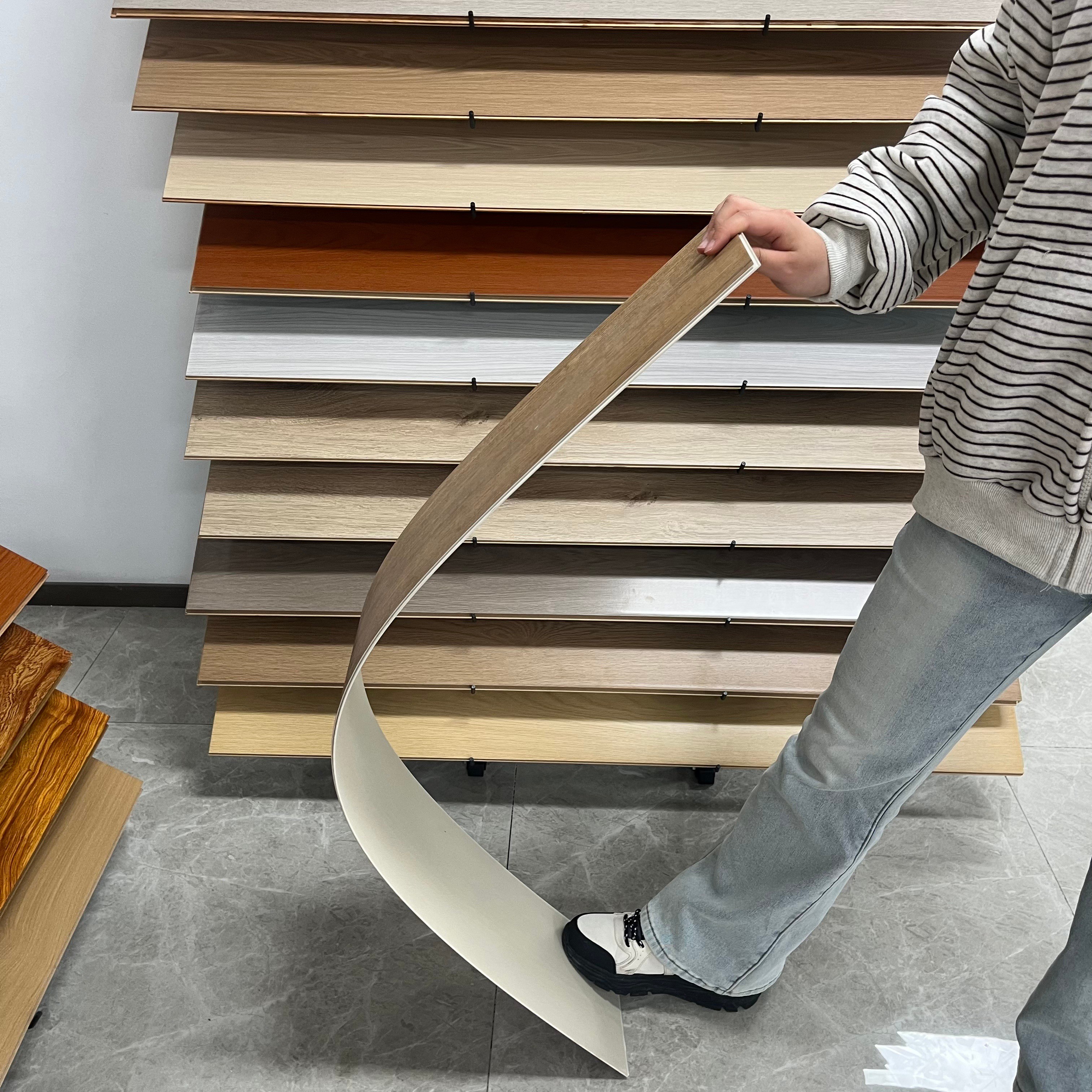 Bend-resistant SPC flooring
