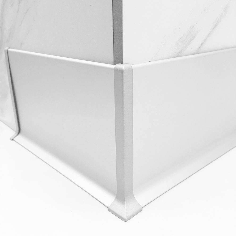 Aluminium skirting board