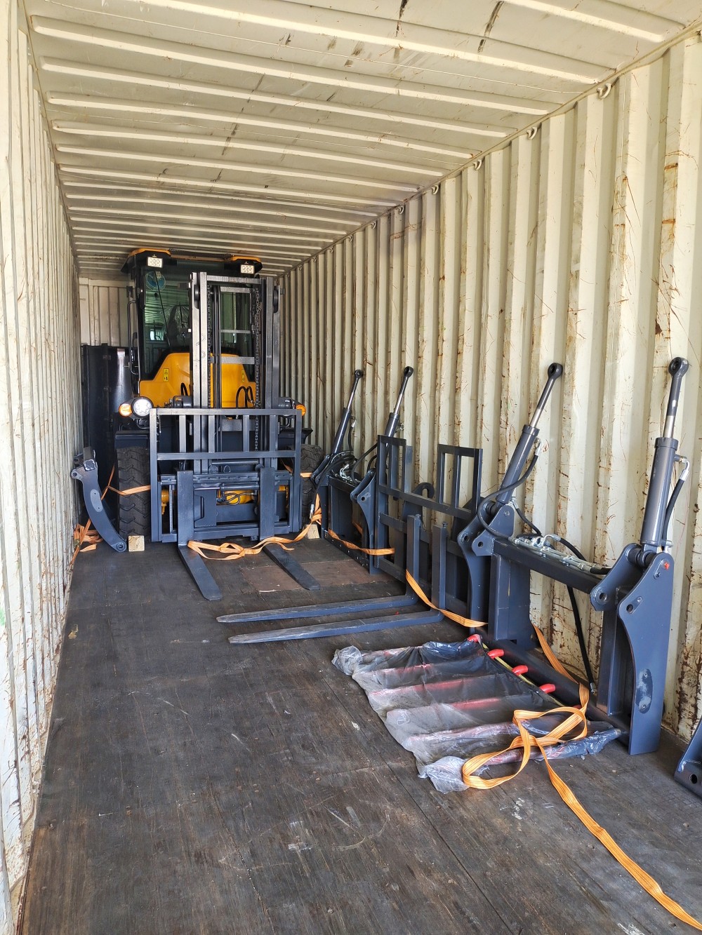 End-to-End Logistics Control for Worry-Free Ocean Transportation