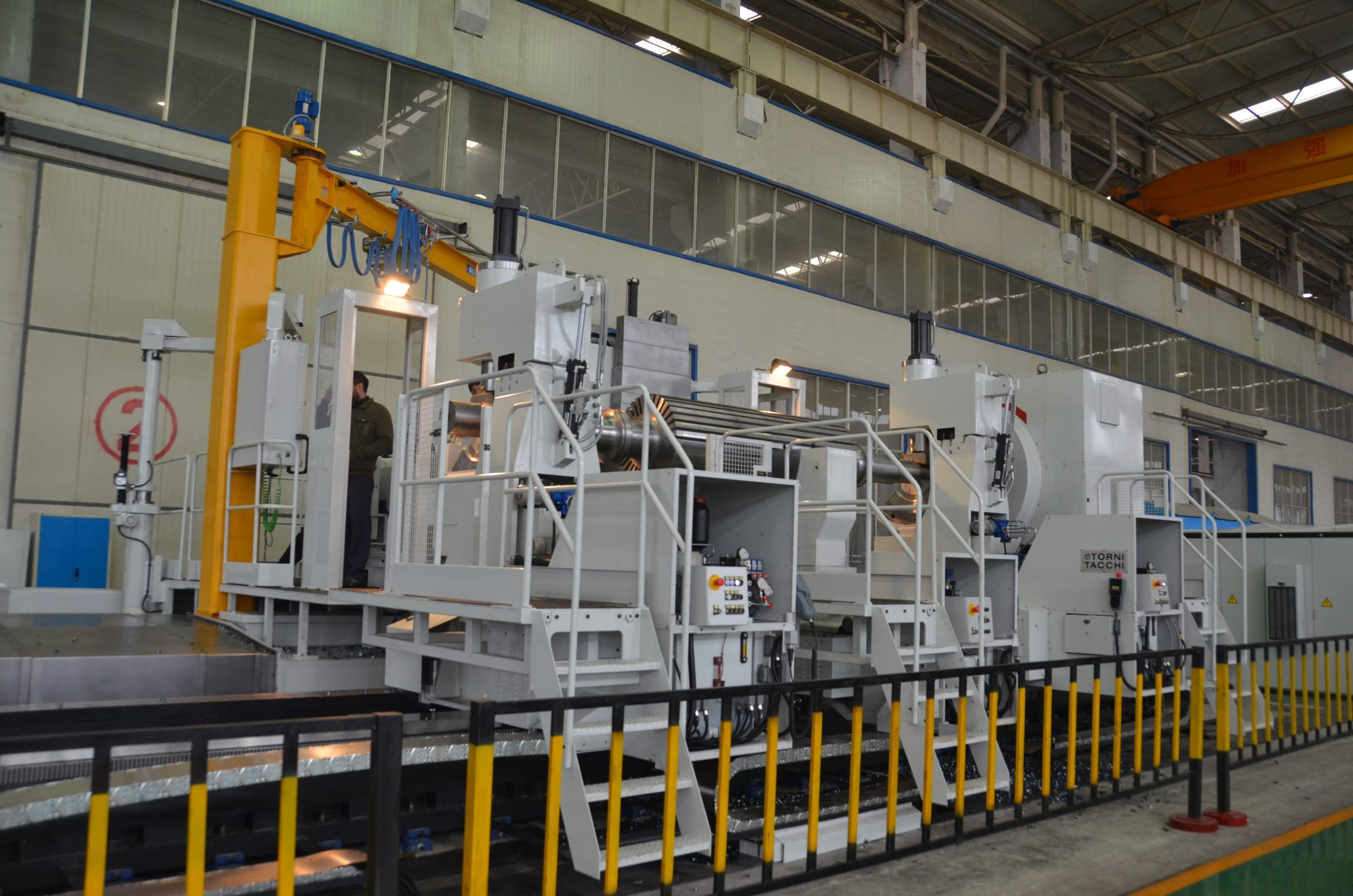ماكينة تشكيل فتحات الدوار من شركة تاكي الإيطالية
