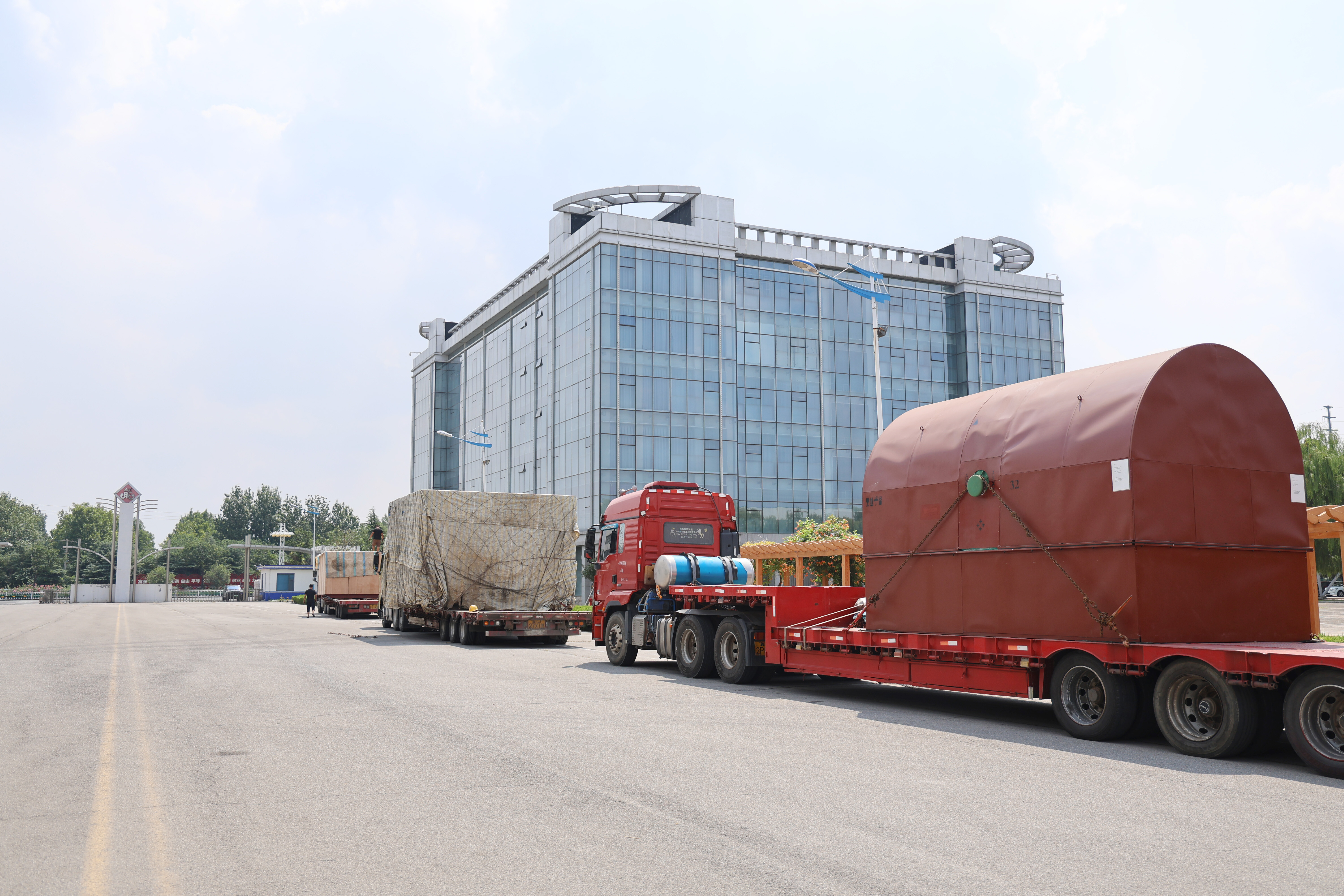 Forsendelse og levering af CC13.6 dobbelt-udtræks kondenserende dampturbine til oversøiske markeder