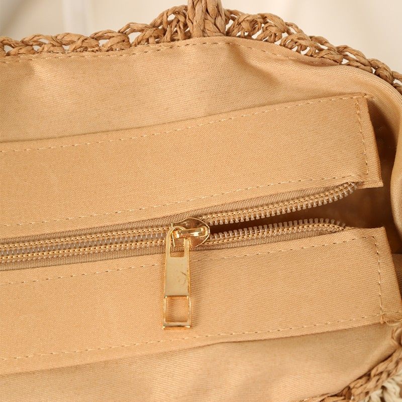 New hollowed-out straw shoulder bag