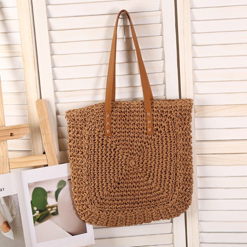 Large capacity straw bag