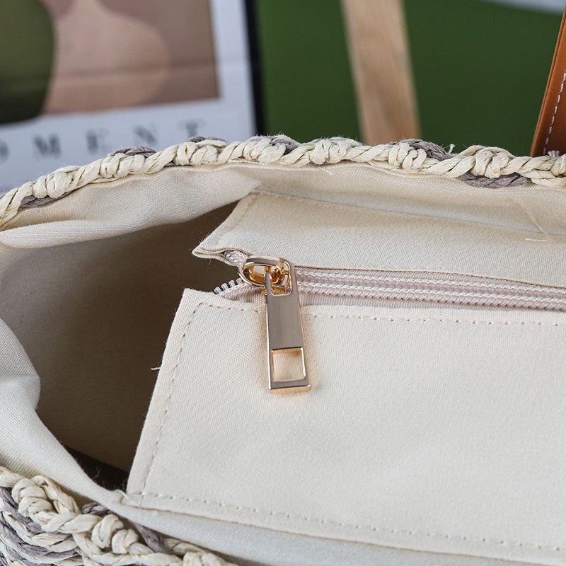 Color-blocked tote bag