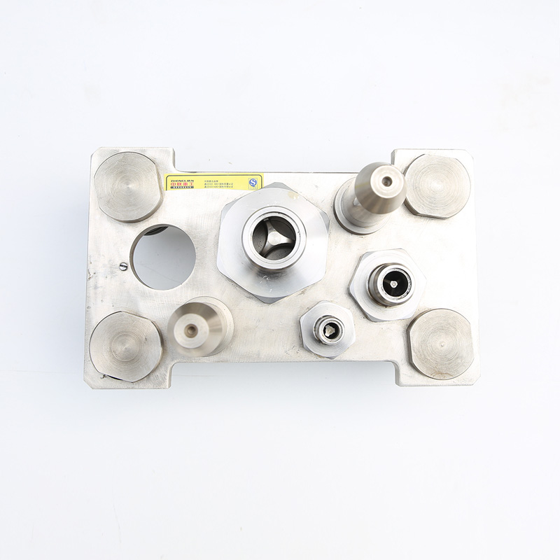 Multi‑Line Quick Coupler