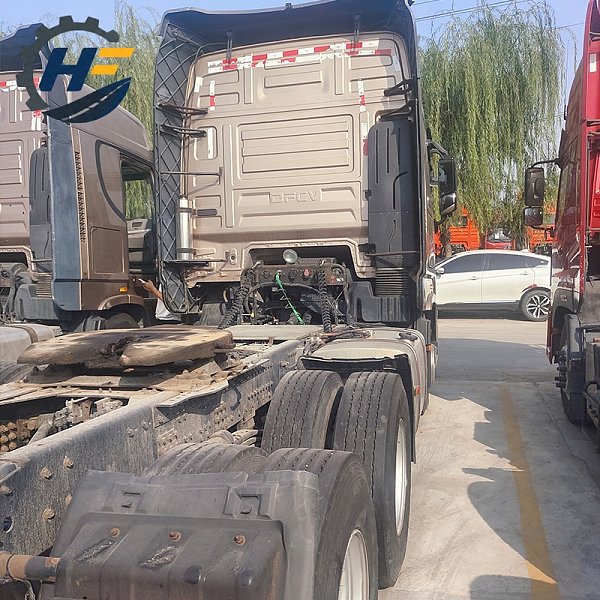 Dongfeng KX 6x4 560HP Tractor Head