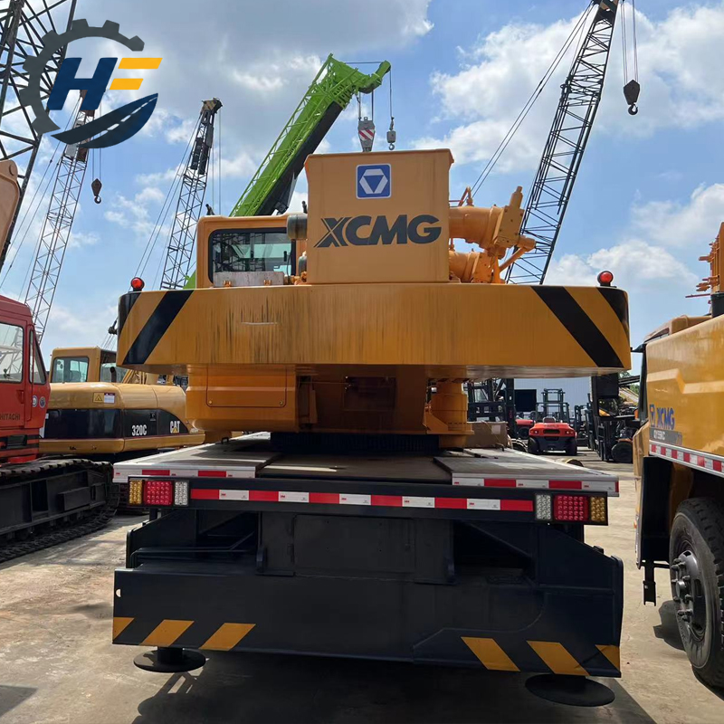 Grue sur camion XCMG QY25K5 de 25 tonnes
