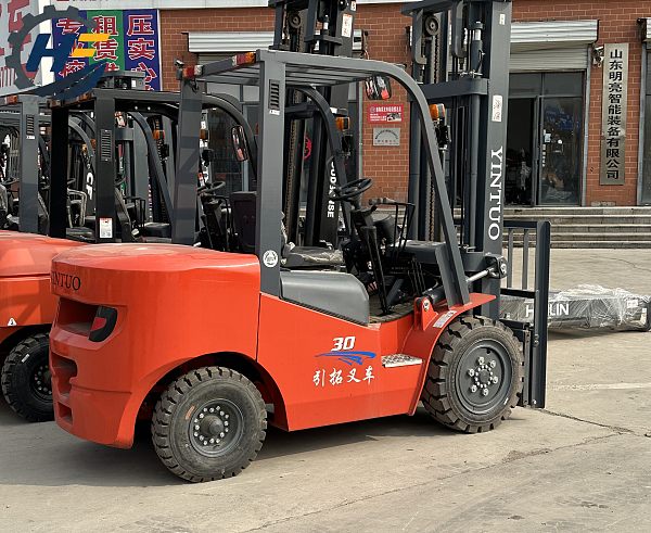 Détails du produit du chariot élévateur contrebalancé HAILA (Qingdao Hyundai) 3 tonnes