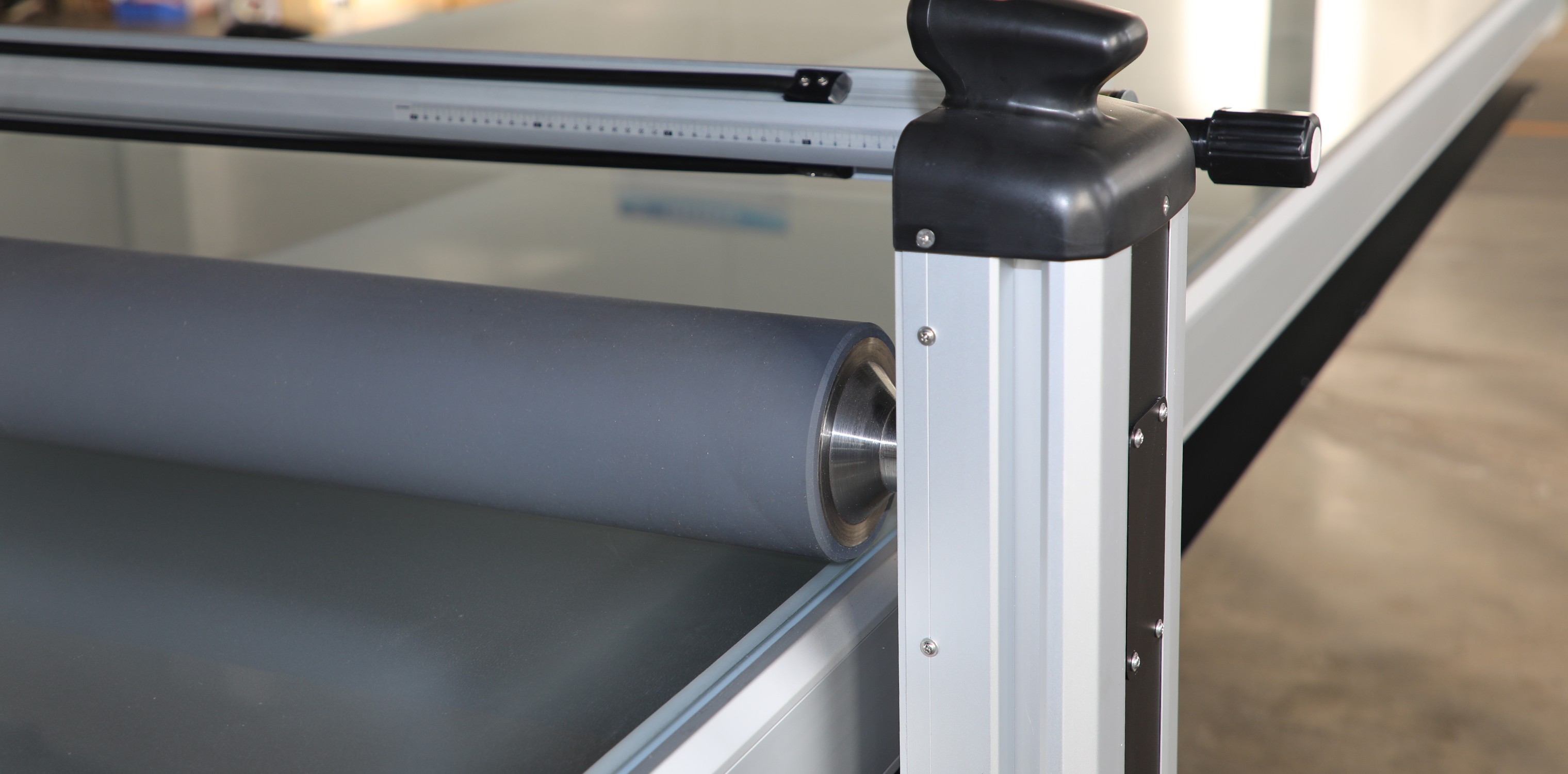 Why Your Flatbed Applicator Needs a Heating Roller