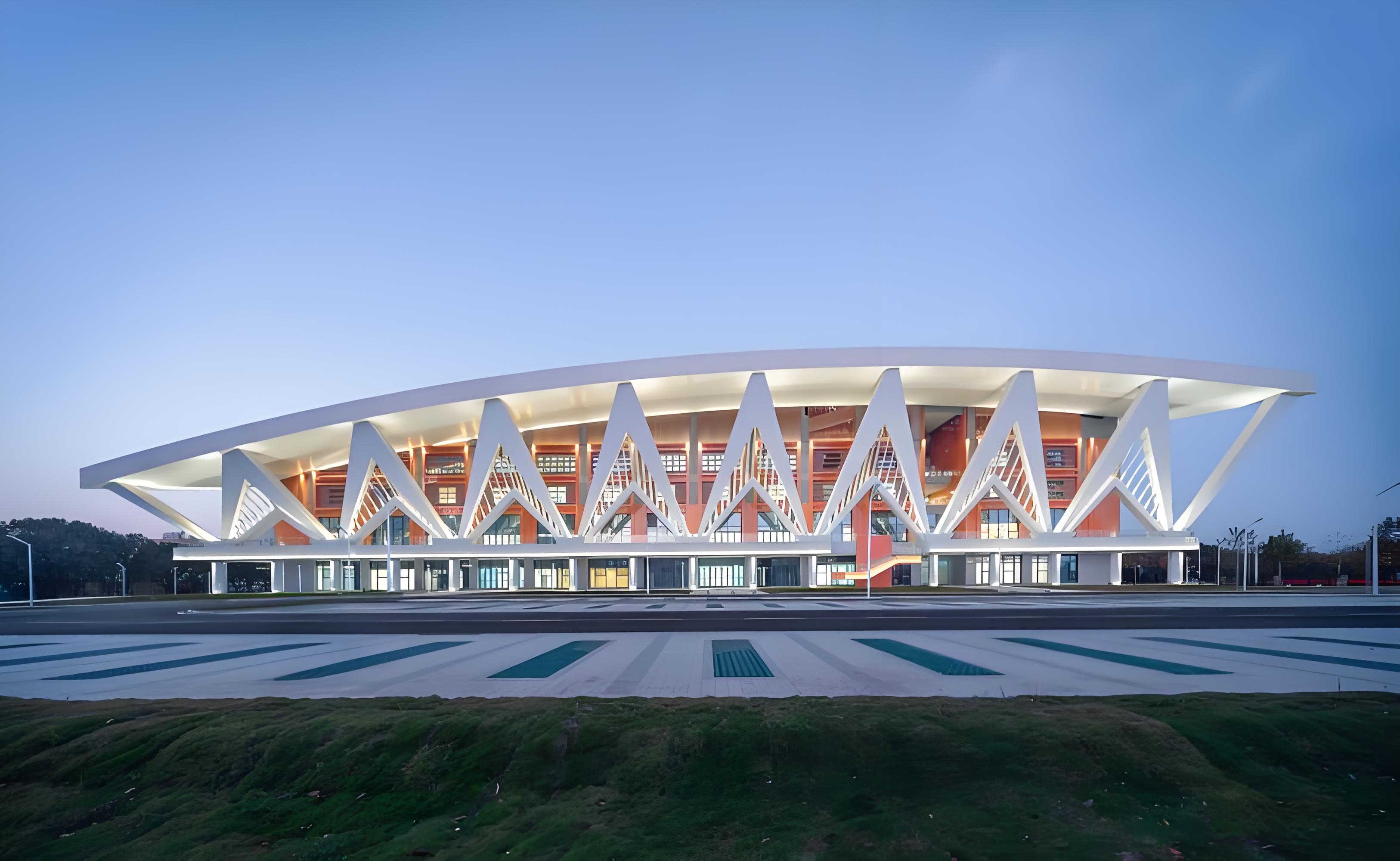 Large-span gymnasium