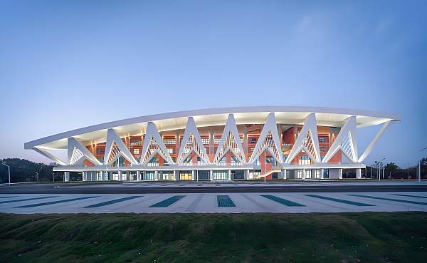 Large-span gymnasium