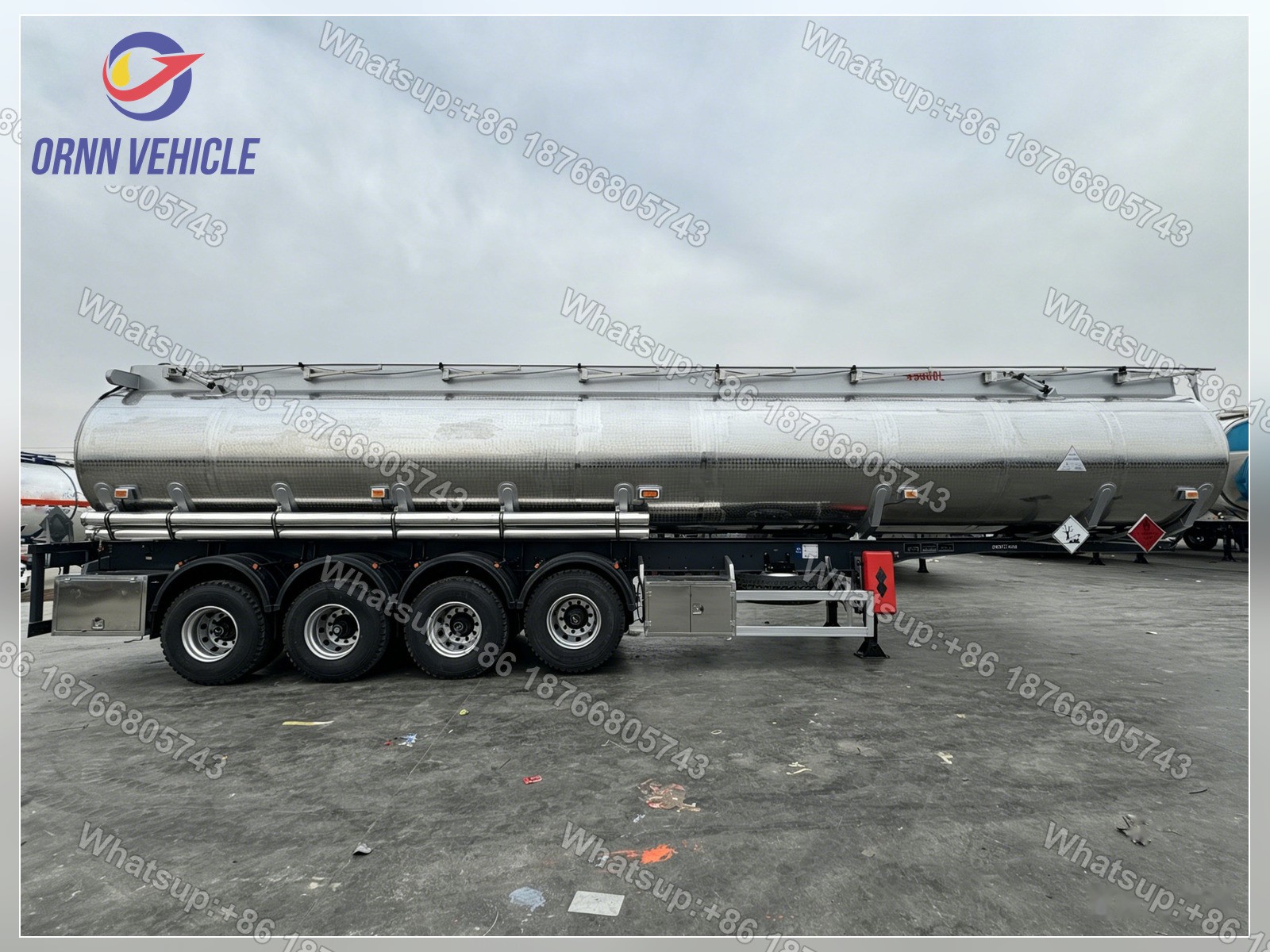 Camion-citerne monocompartiment en acier inoxydable de 45 m³ pour produits pétroliers 