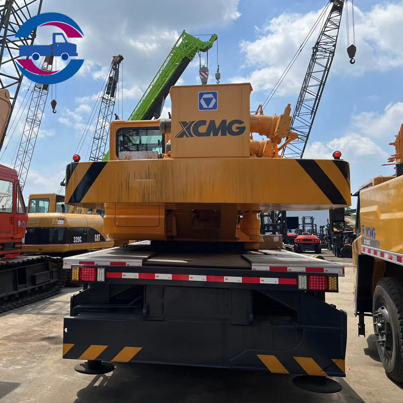 Grue sur camion XCMG QY25K5 de 25 tonnes