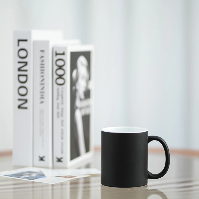 11oz Black exterior, white interior, temperature-sensitive color-changing mug