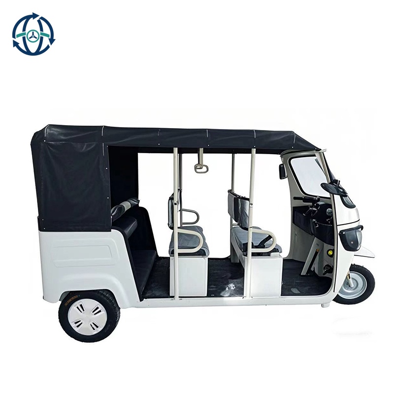 Hot Selling 250cc Tuk Tuk Closed-Body 3-Wheel Passenger Taxi 250cc Engine Driving Three- Wheel Motor Tricycle Scooter