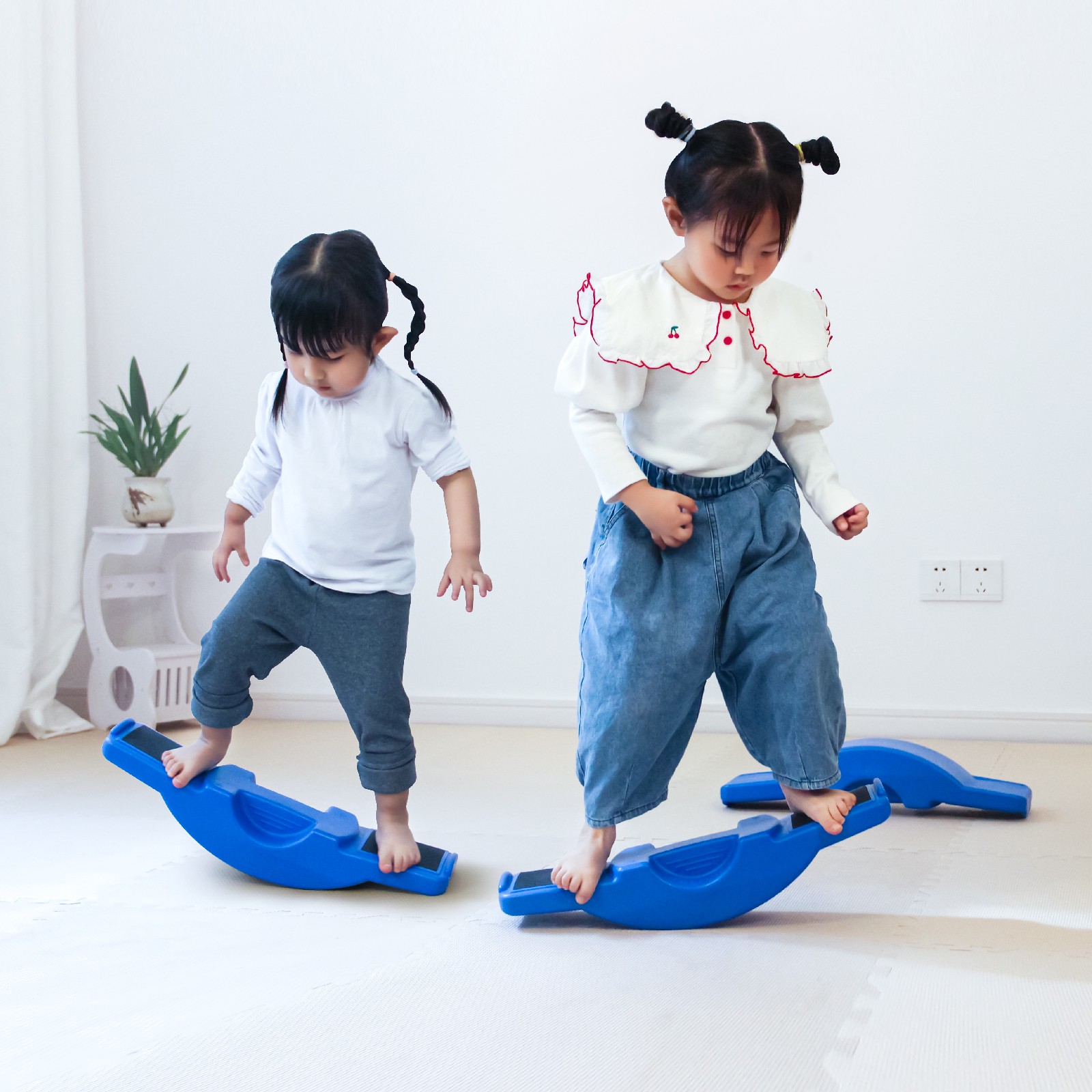 Left & Right Seesaw