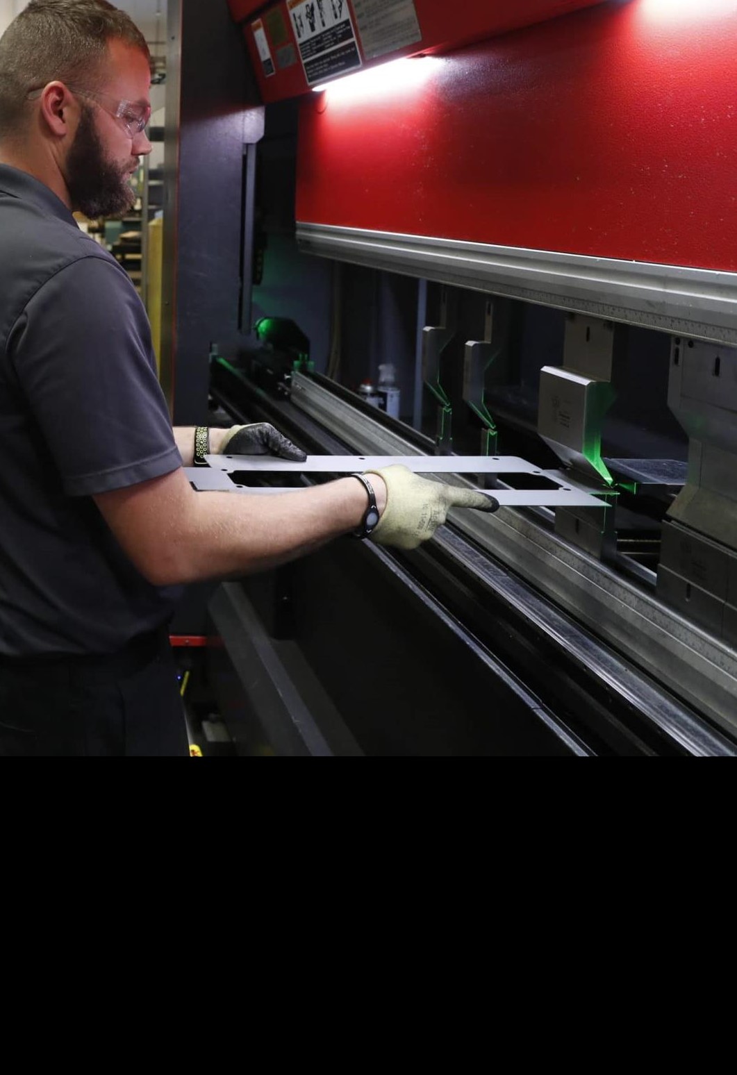 The main process is shearing, bending and buckle, bending forming, etc.