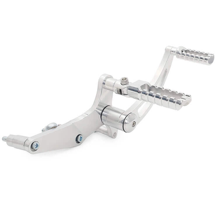 Cutsom Billet Forward Controls 4'' for Harley Davidson Street Bob FXBB