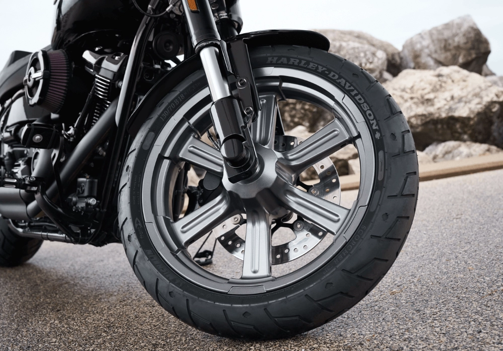Understanding the different types of motorcycle wheels and how to choose the right ones for your bike