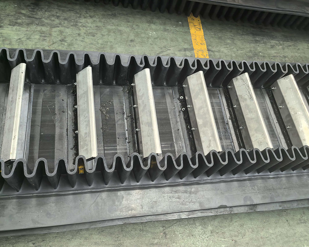 Corrugated High-Incline Sidewall Conveyor Belts