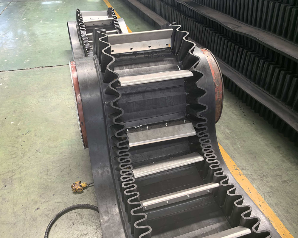 Corrugated High-Incline Sidewall Conveyor Belts
