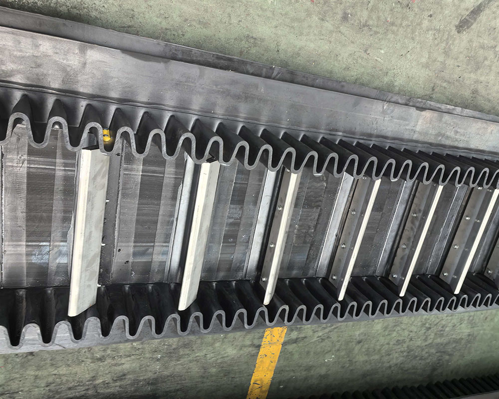 Corrugated High-Incline Sidewall Conveyor Belts