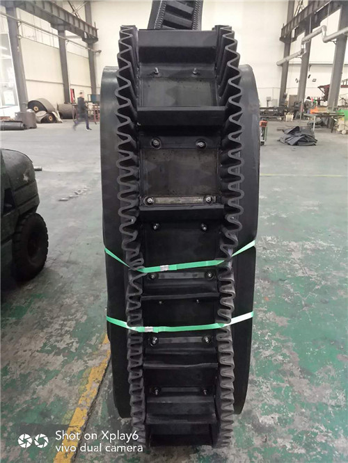 High-Incline Sidewall Conveyor Belt
