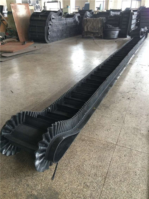 High-Incline Sidewall Conveyor Belt